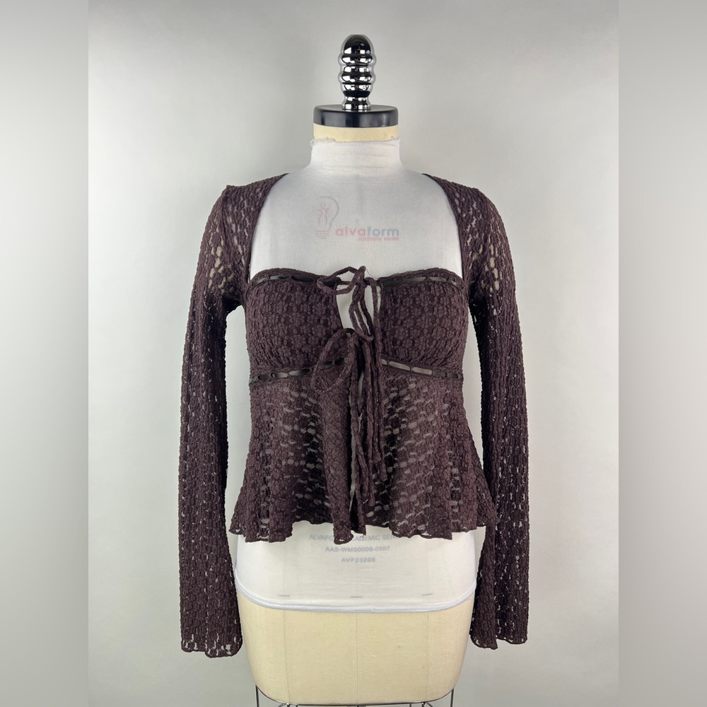 💚 3437. Lace Tie Front Long Sleeve Top